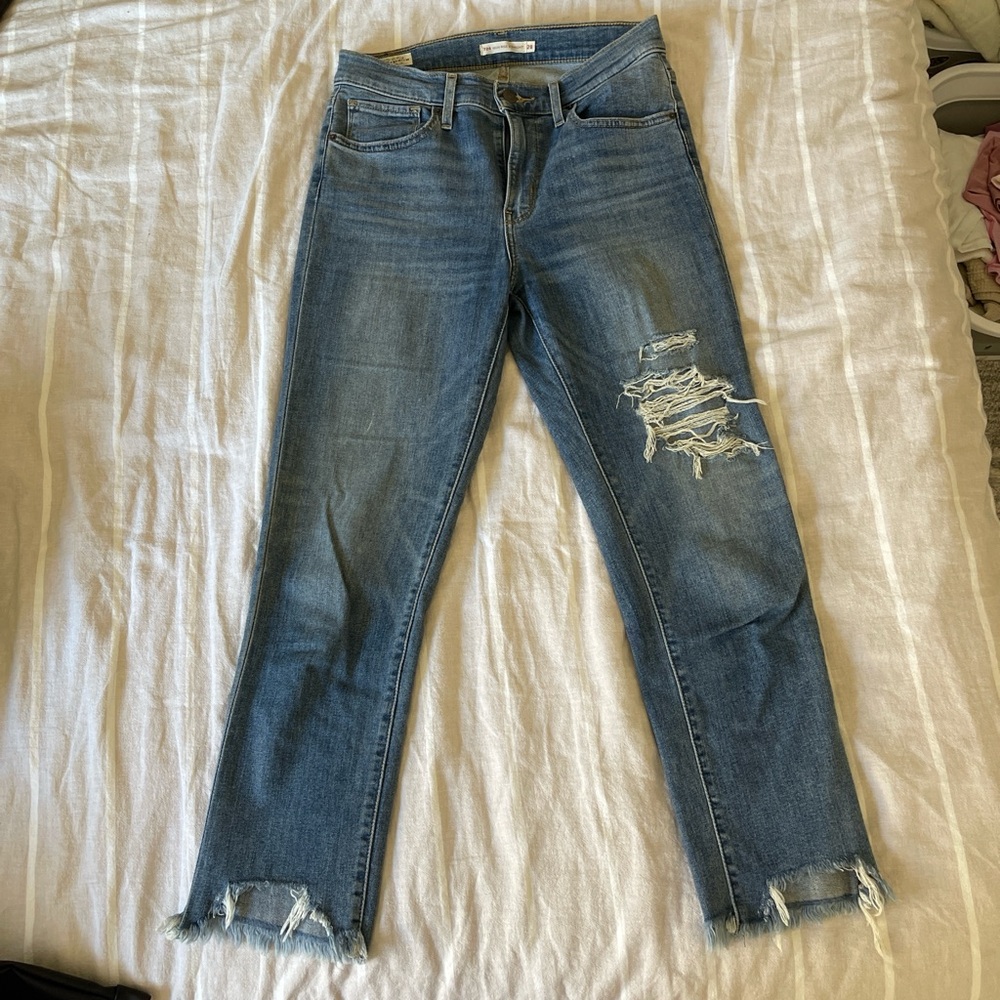 Levi's Distressed Ankle Jeans in Blue